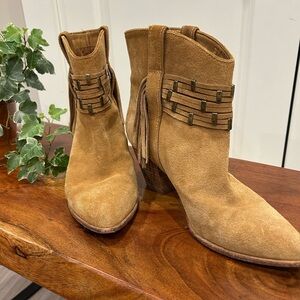 Frye Tan Suede Fringe Ankle Boots – 8.5M